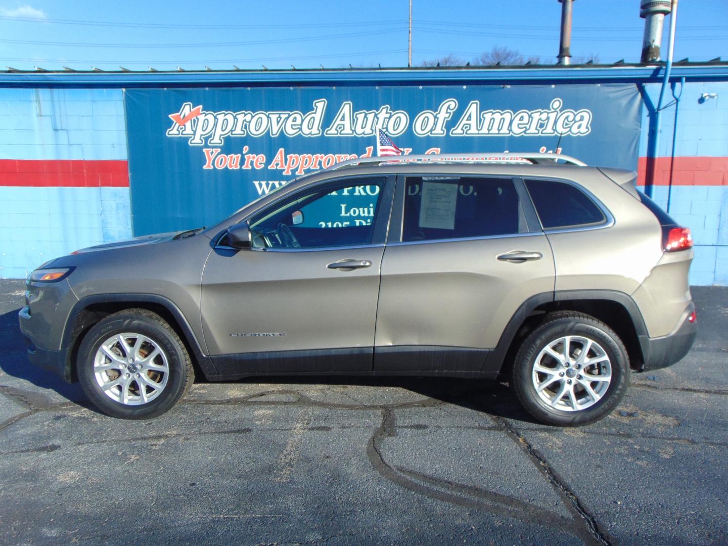 2016 Tan Jeep Cherokee (1C4PJMCB3GW) with an V6 3.2 Liter engine, Automatic, 9-Spd transmission, located at 2105 Dixie Hwy, Louisville, KY, 40210, (502) 772-3333, 38.220932, -85.795441 - Photo#0